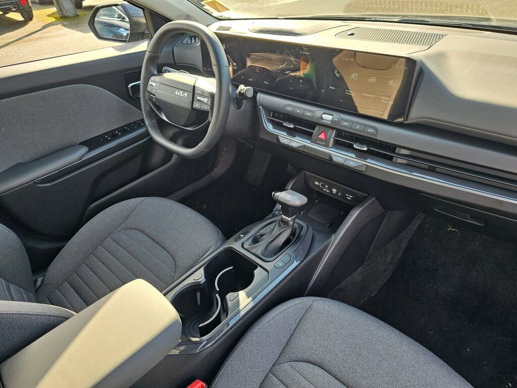 Certified 2025 Kia K4 EX image 28