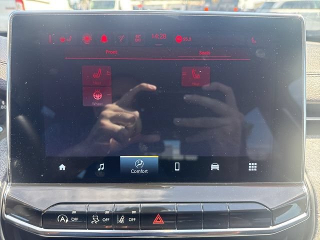 Certified 2022 Jeep Compass Latitude w/ Sun and Sound Group AWD/4WD image 18