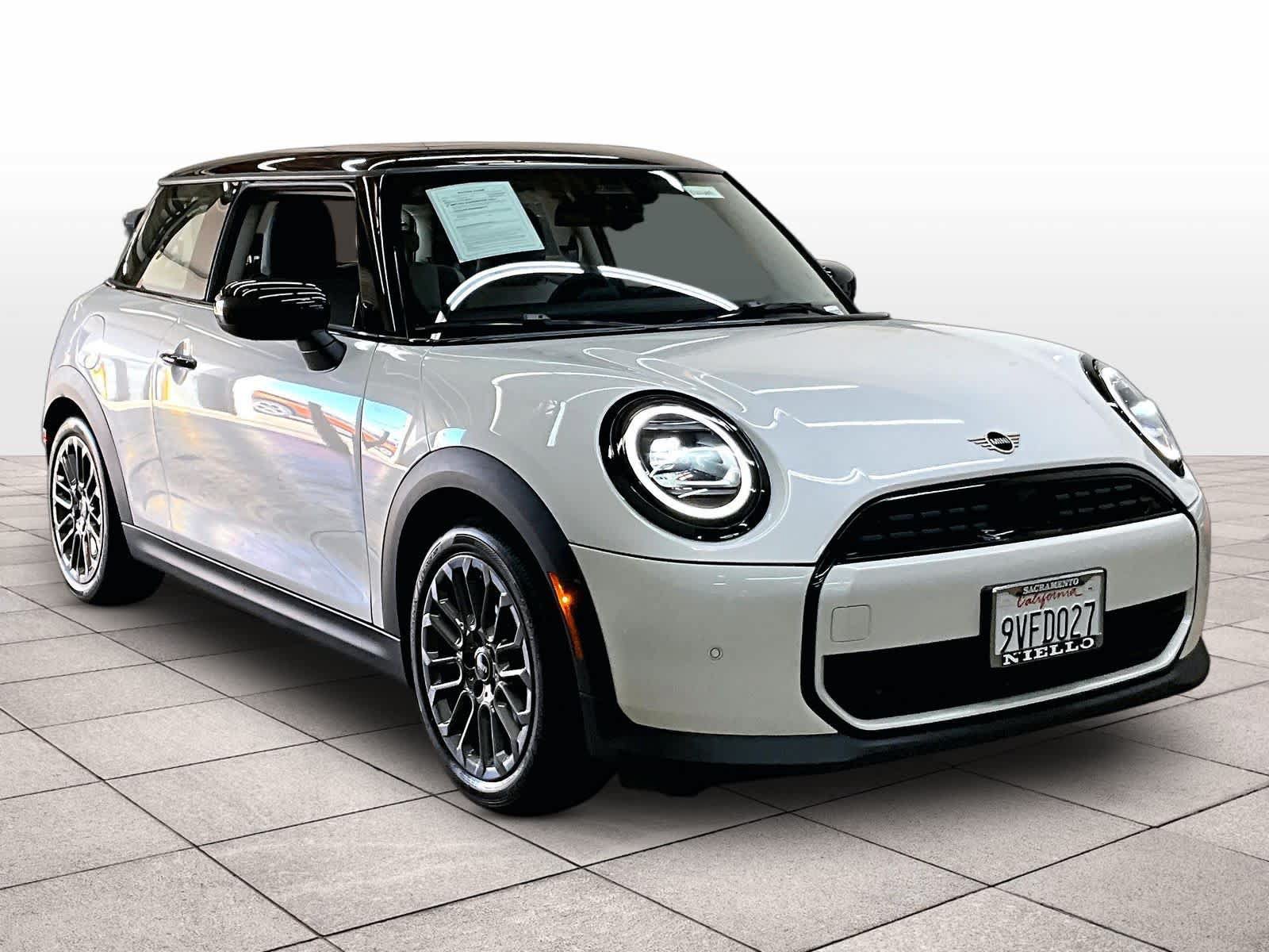 Used 2025 MINI Cooper 2-Door Hardtop FWD image 2