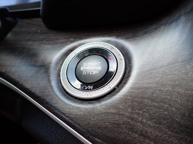 Used 2023 Jeep Grand Cherokee Limited w/ Black Appearance Package AWD/4WD image 19