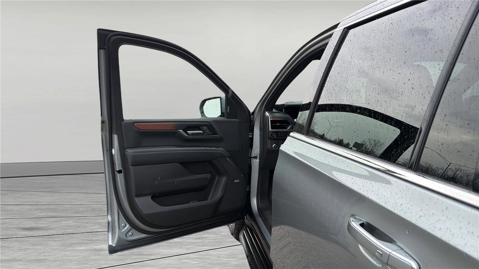 Used 2025 GMC Yukon XL Denali AWD/4WD image 14