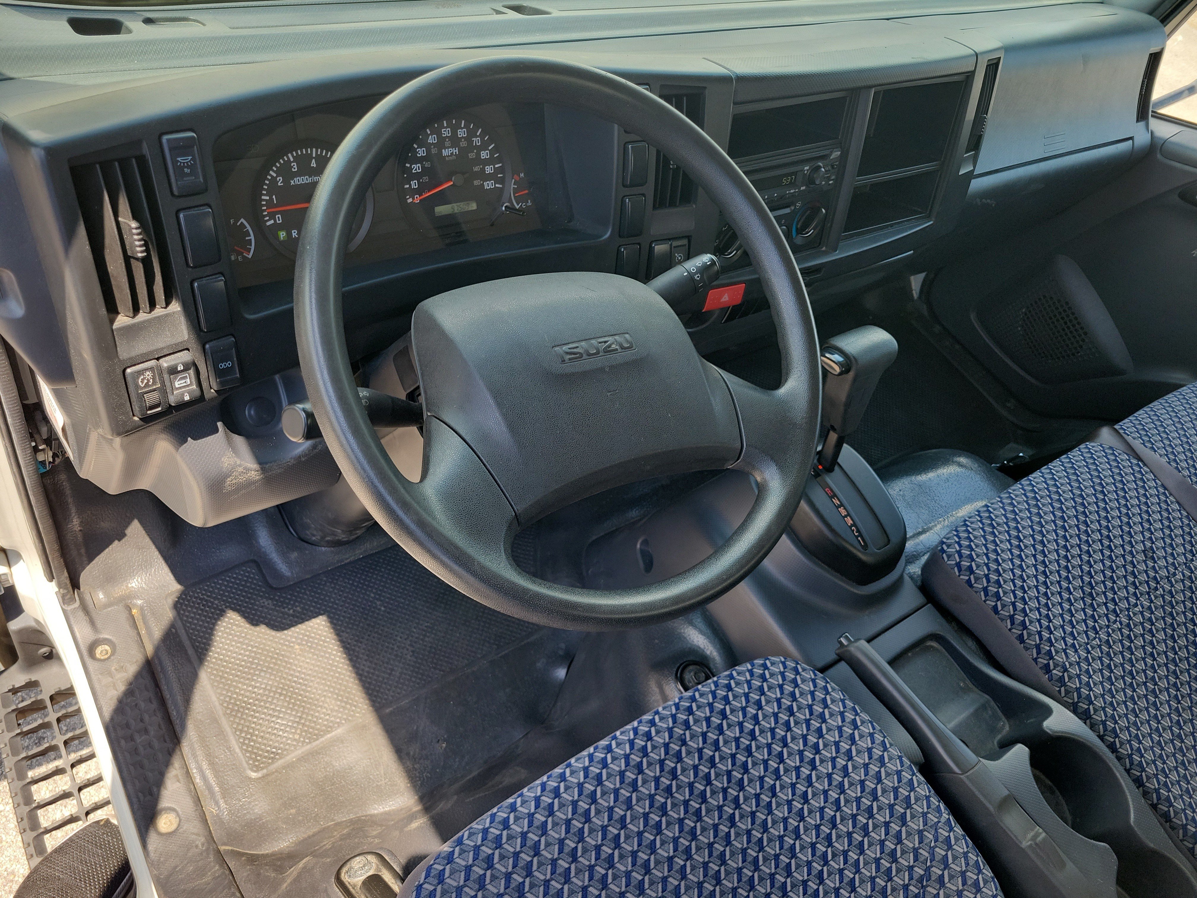 Used 2024 Isuzu NPR RWD image 21