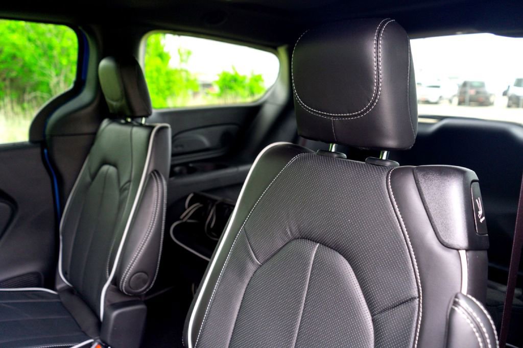 New 2026 Chrysler Pacifica Limited FWD image 23