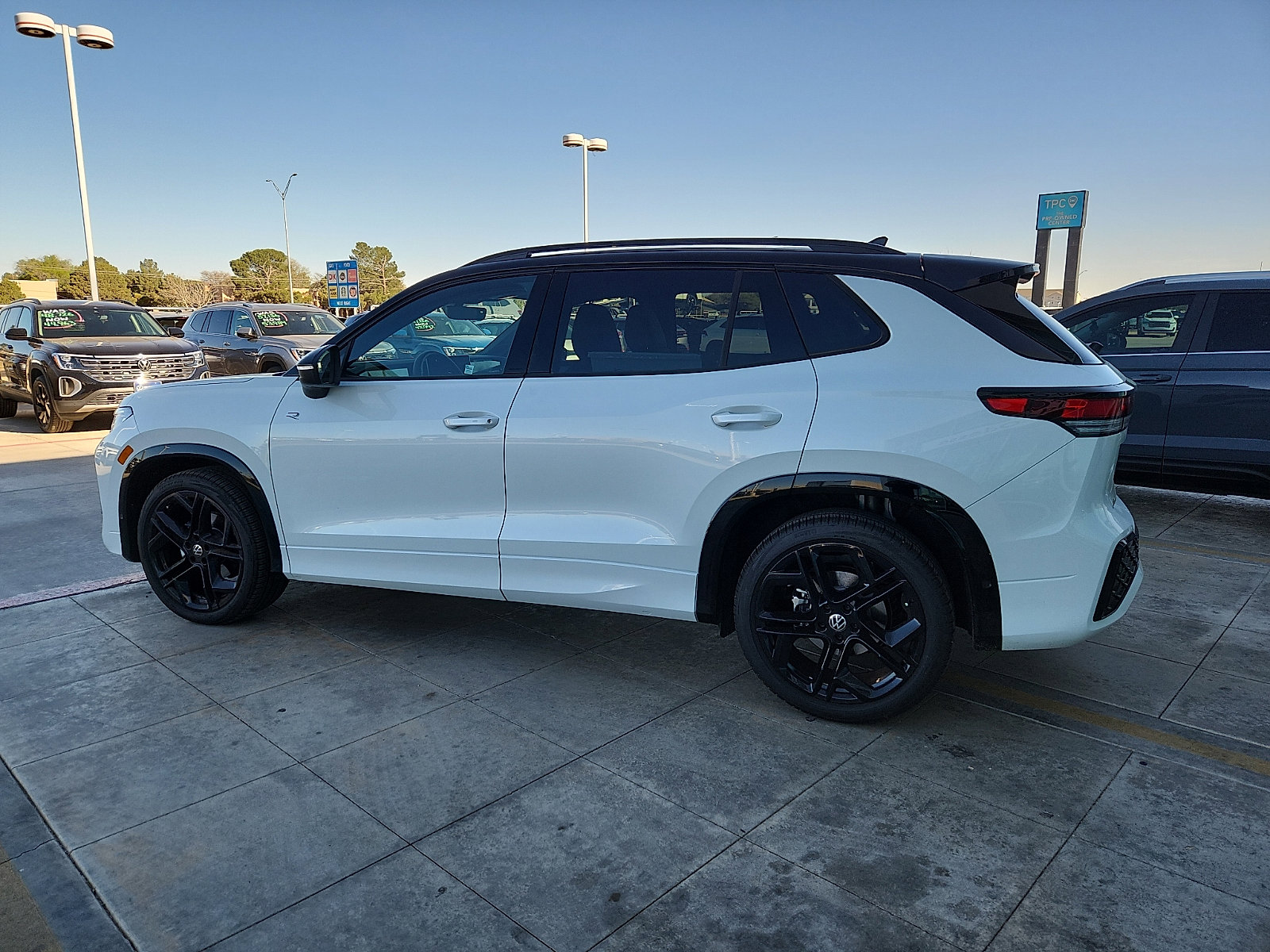 New 2026 Volkswagen Tiguan SE R-Line image 4