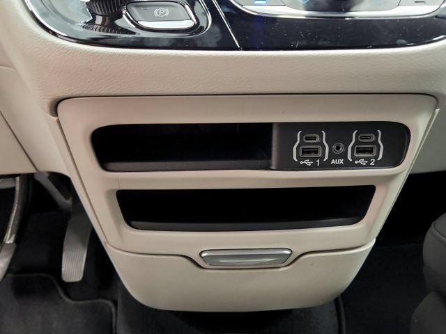 Used 2024 Chrysler Pacifica Touring-L FWD image 35