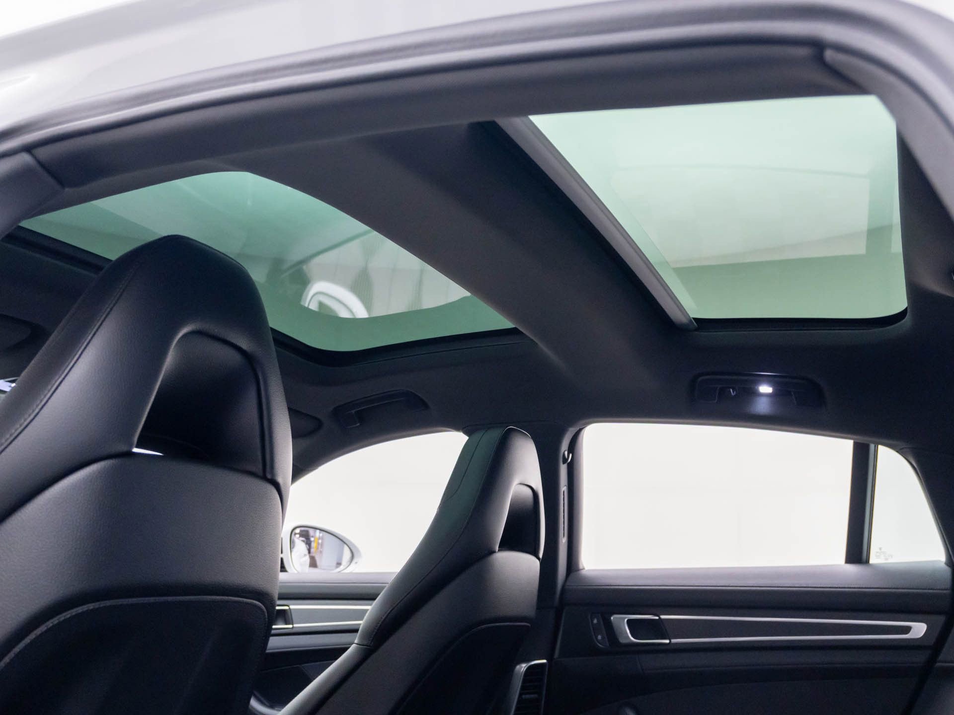 Certified 2023 Porsche Panamera Platinum Edition image 19