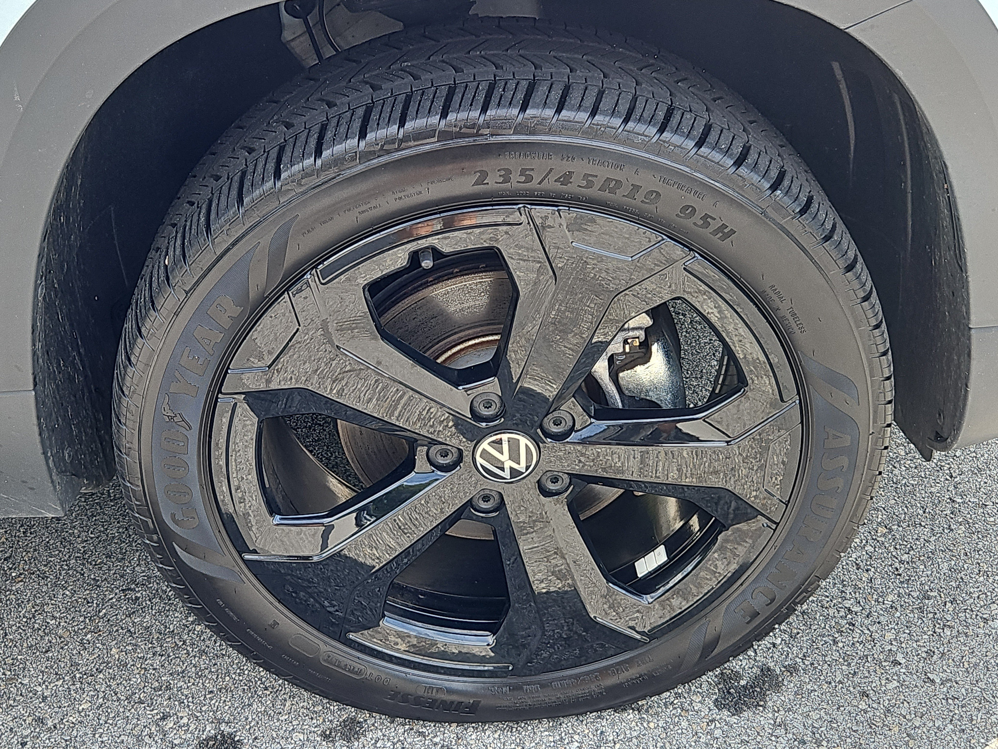 Certified 2025 Volkswagen Taos SE AWD/4WD image 30