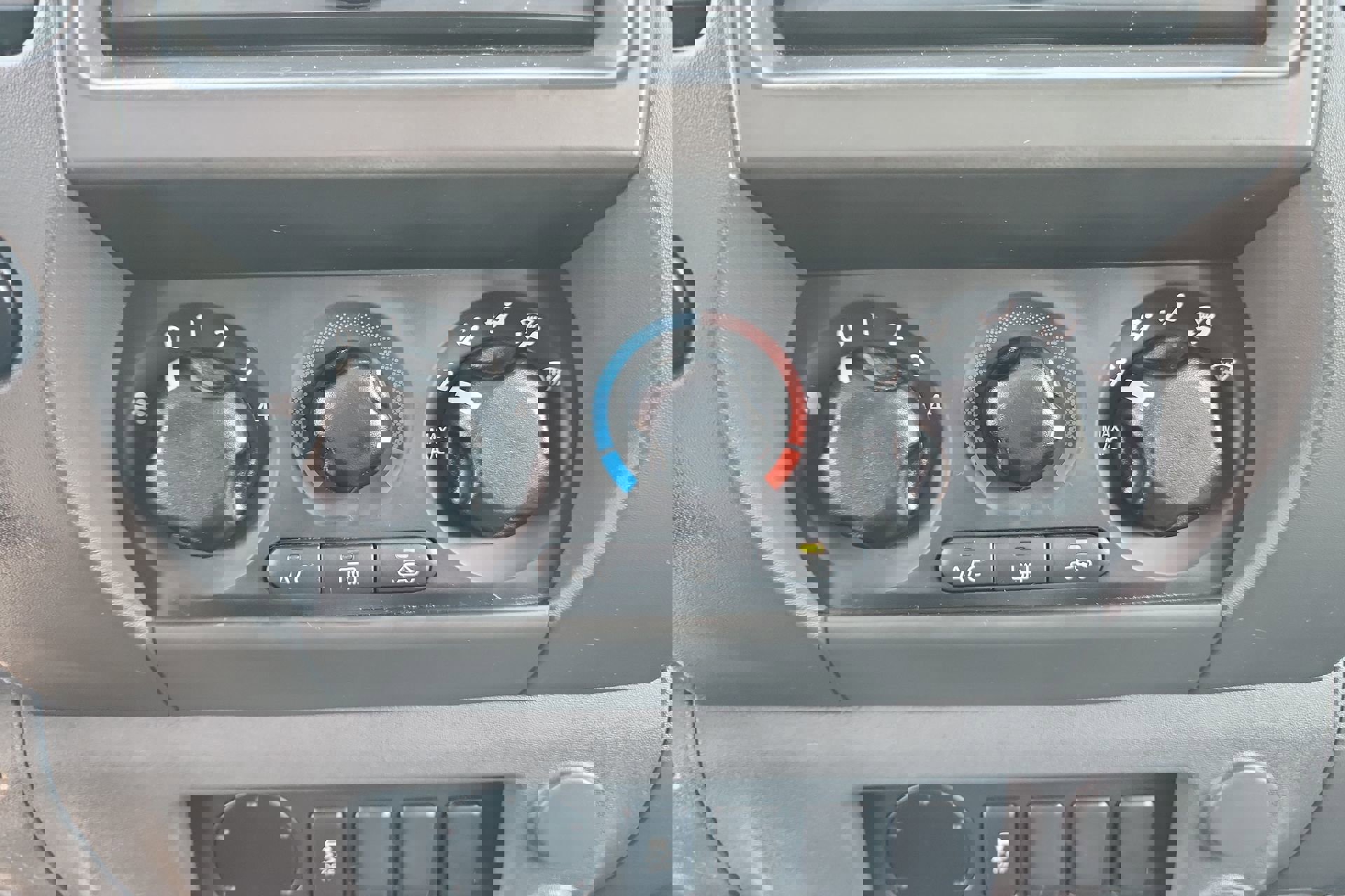 Used 2013 Nissan Xterra X image 16