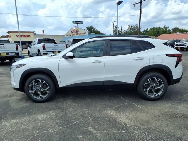 New 2026 Chevrolet Trax LT w/ LPO, Blackout Package FWD image 8