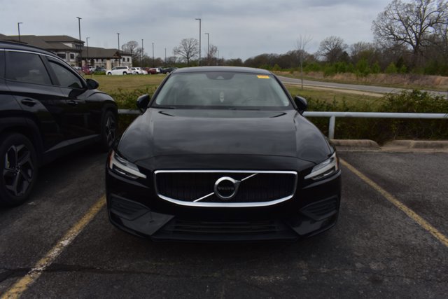 Used 2020 Volvo S60 T6 Momentum image 2