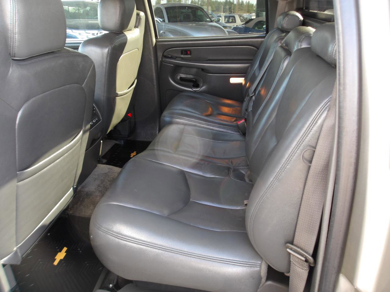 Used 2003 Chevrolet Avalanche 4x4 image 10
