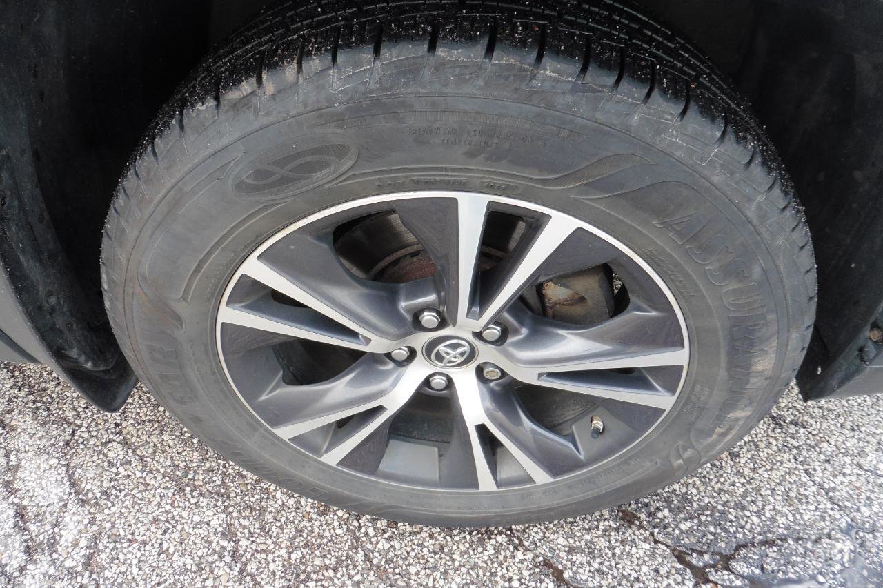 Used 2019 Toyota Highlander LE w/ Protection Package #3 AWD/4WD image 17