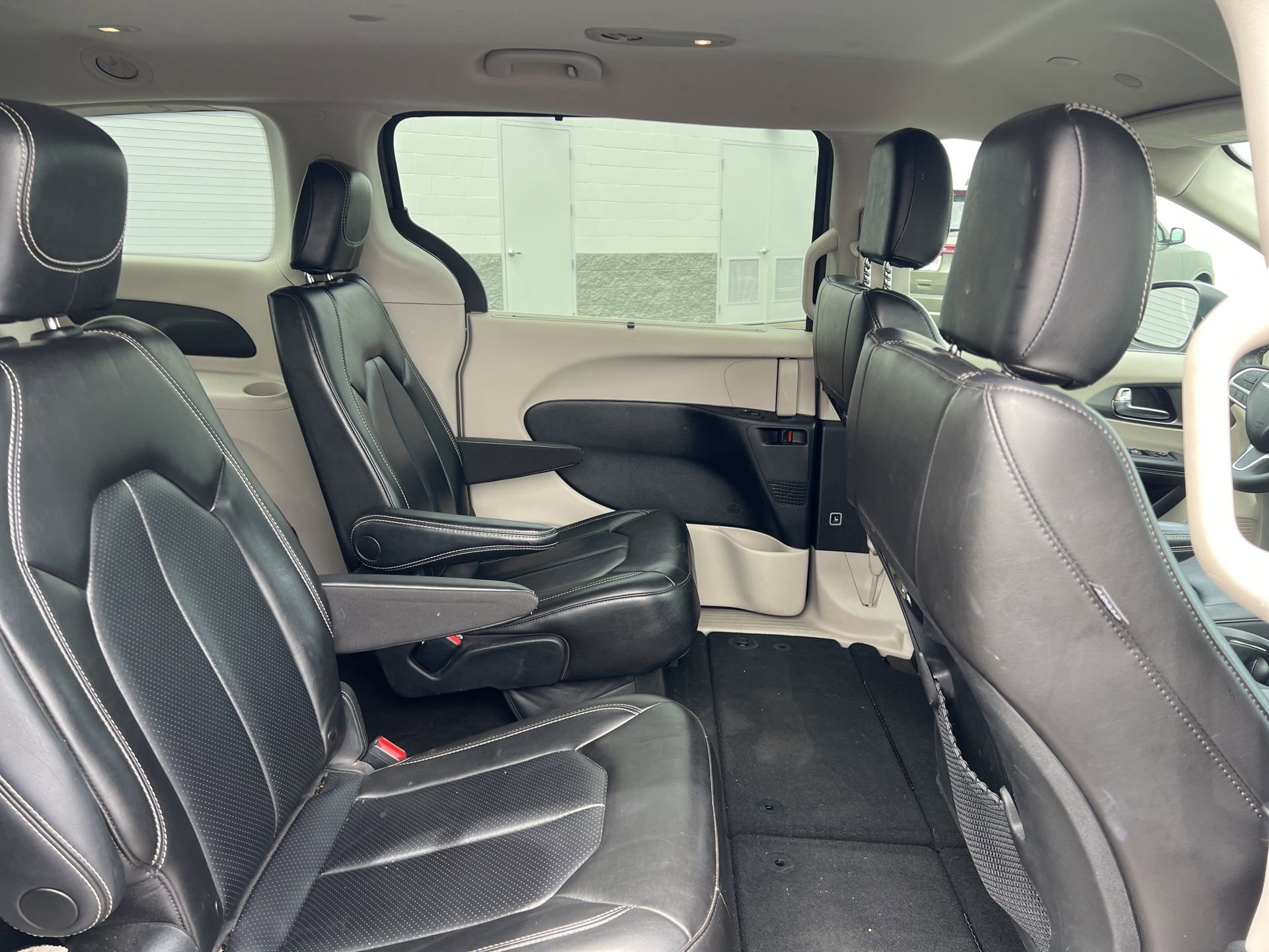 Used 2023 Chrysler Pacifica Touring-L FWD image 21