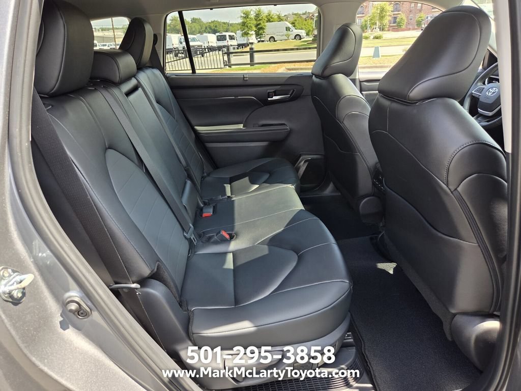 Used 2026 Toyota Highlander XLE AWD/4WD image 17