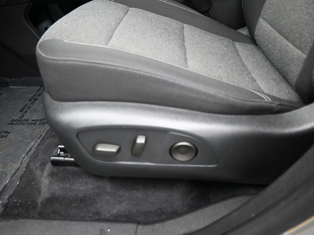 Used 2025 GMC Acadia Elevation image 10