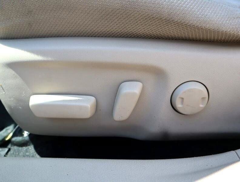 Used 2014 Toyota Camry LE FWD image 9