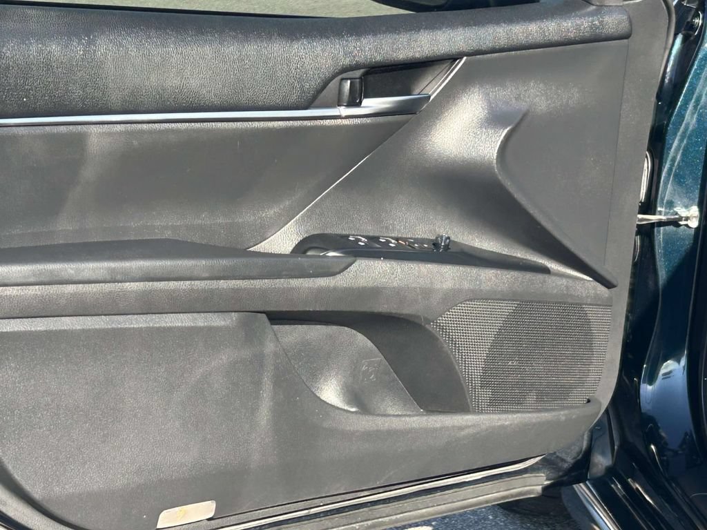 Used 2019 Toyota Camry SE w/ Convenience Package FWD image 18