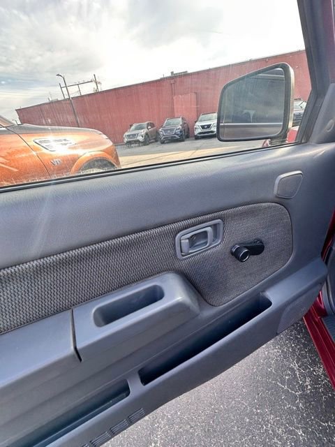 Used 2001 Nissan Frontier XE image 14