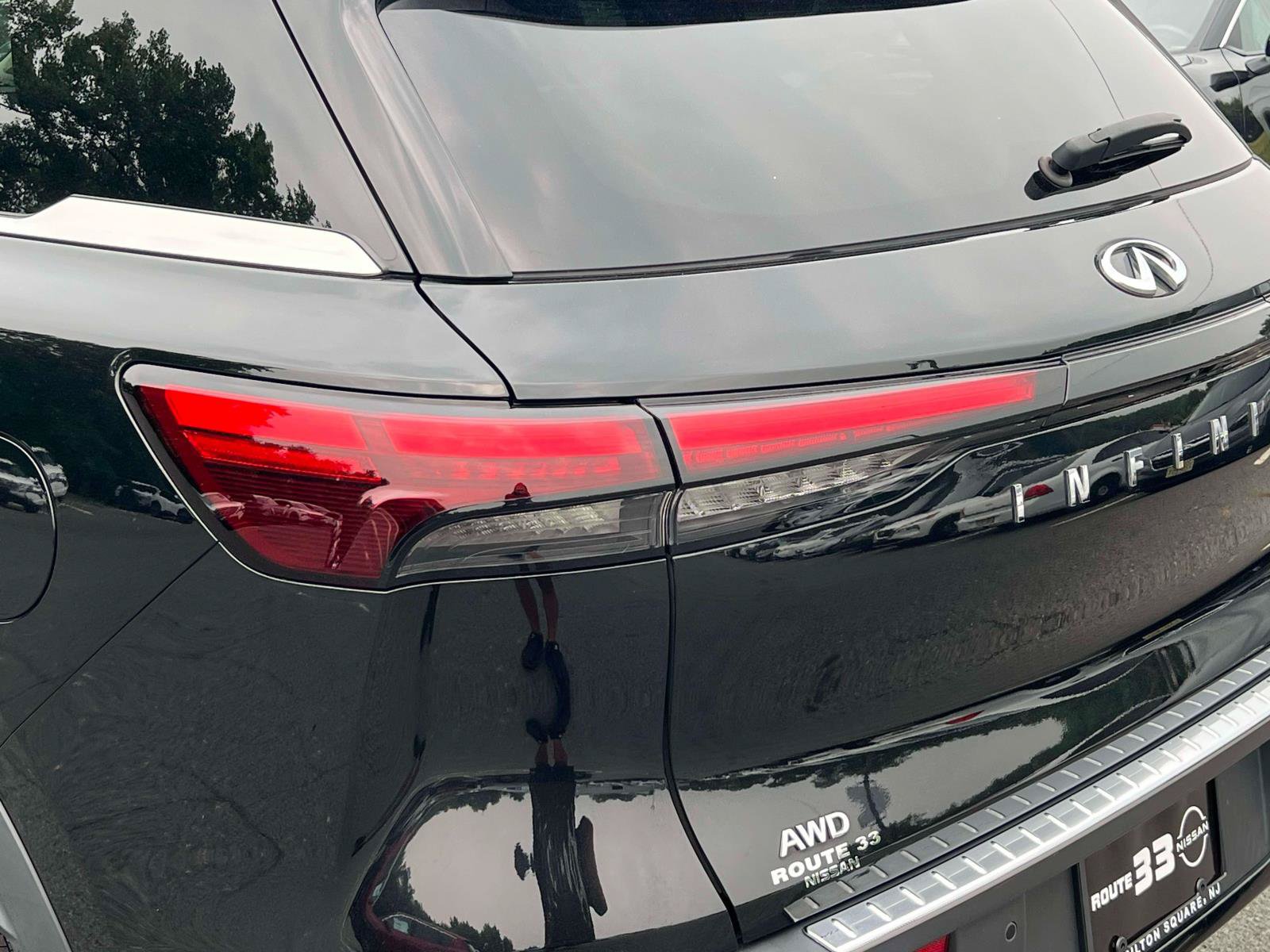 Used 2023 INFINITI QX60 Sensory w/ Vision Package AWD/4WD image 9