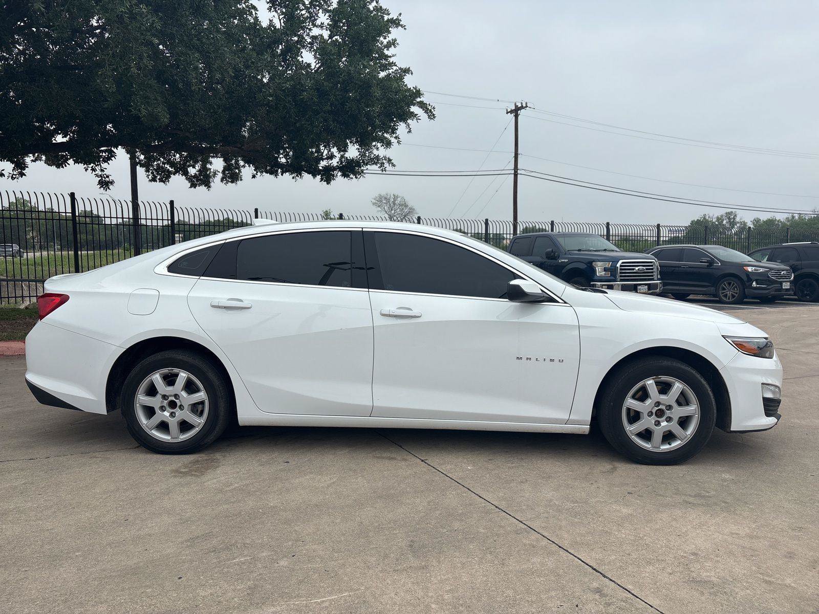 Used 2024 Chevrolet Malibu LT FWD image 2