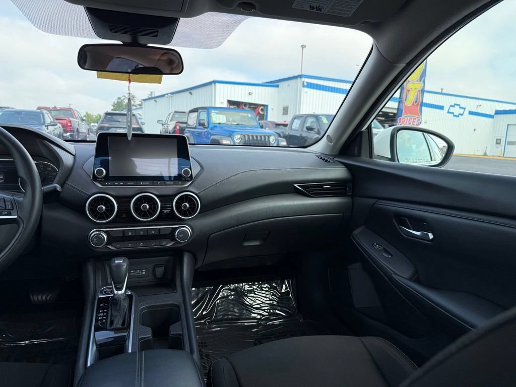 Used 2025 Nissan Sentra SV FWD image 14