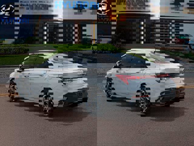 New 2025 Hyundai Elantra SEL image 5