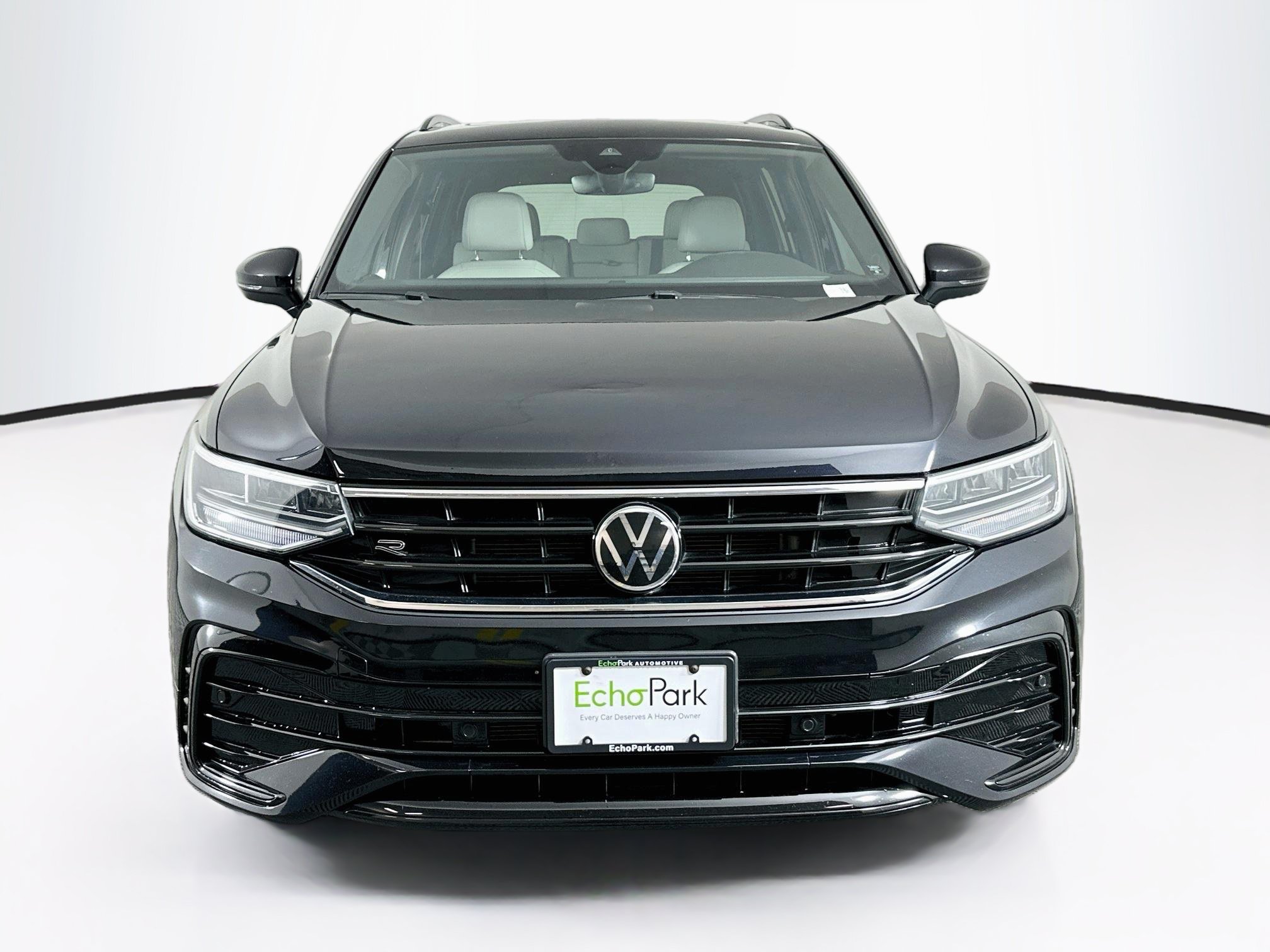 Used 2022 Volkswagen Tiguan SE R-Line FWD image 2