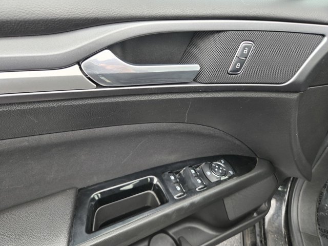 Used 2015 Ford Fusion SE FWD image 34