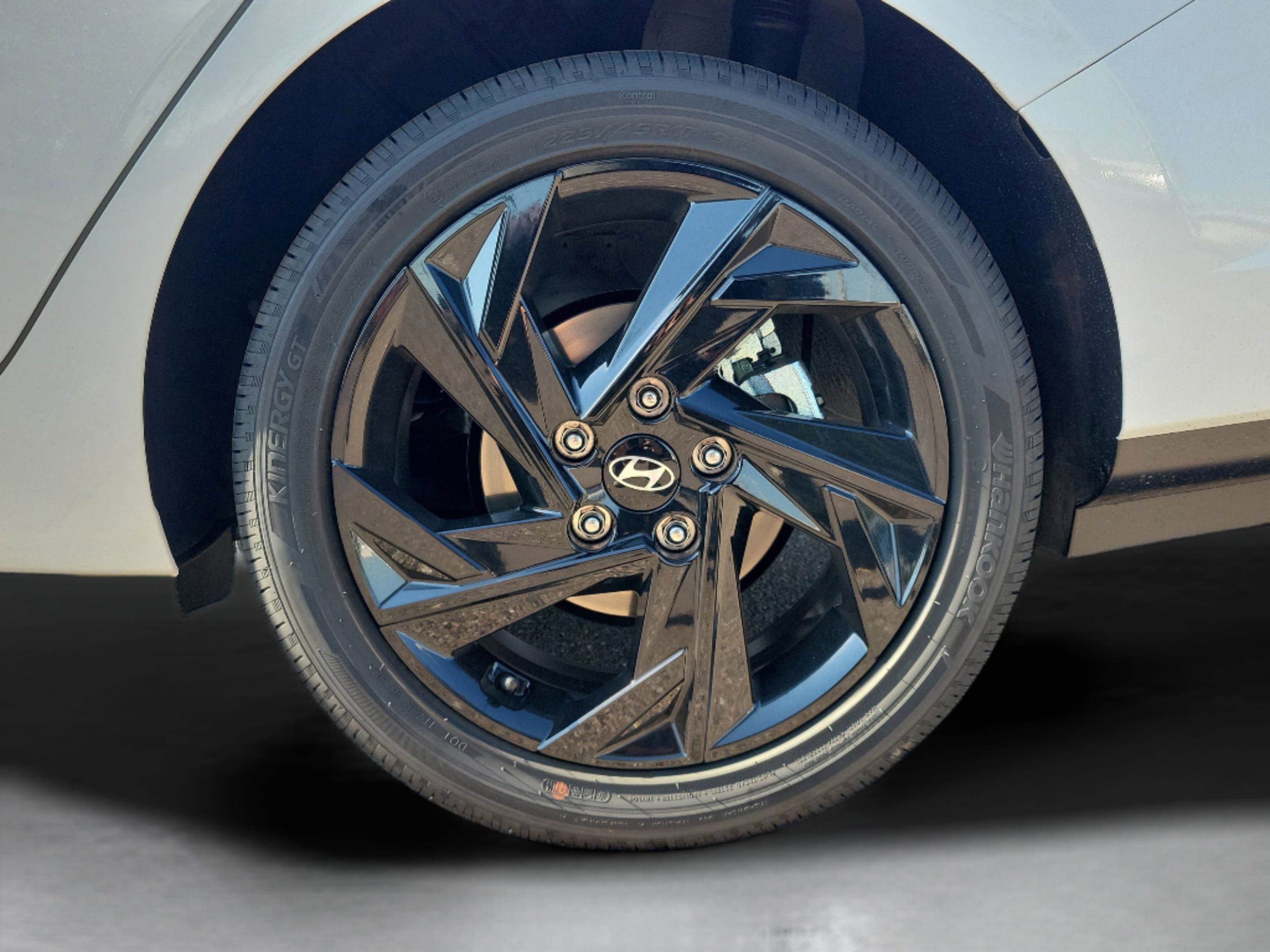 New 2026 Hyundai Elantra SEL Sport image 4