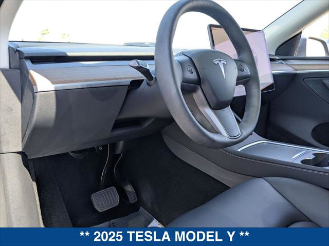 Used 2025 Tesla Model Y Long Range image 12