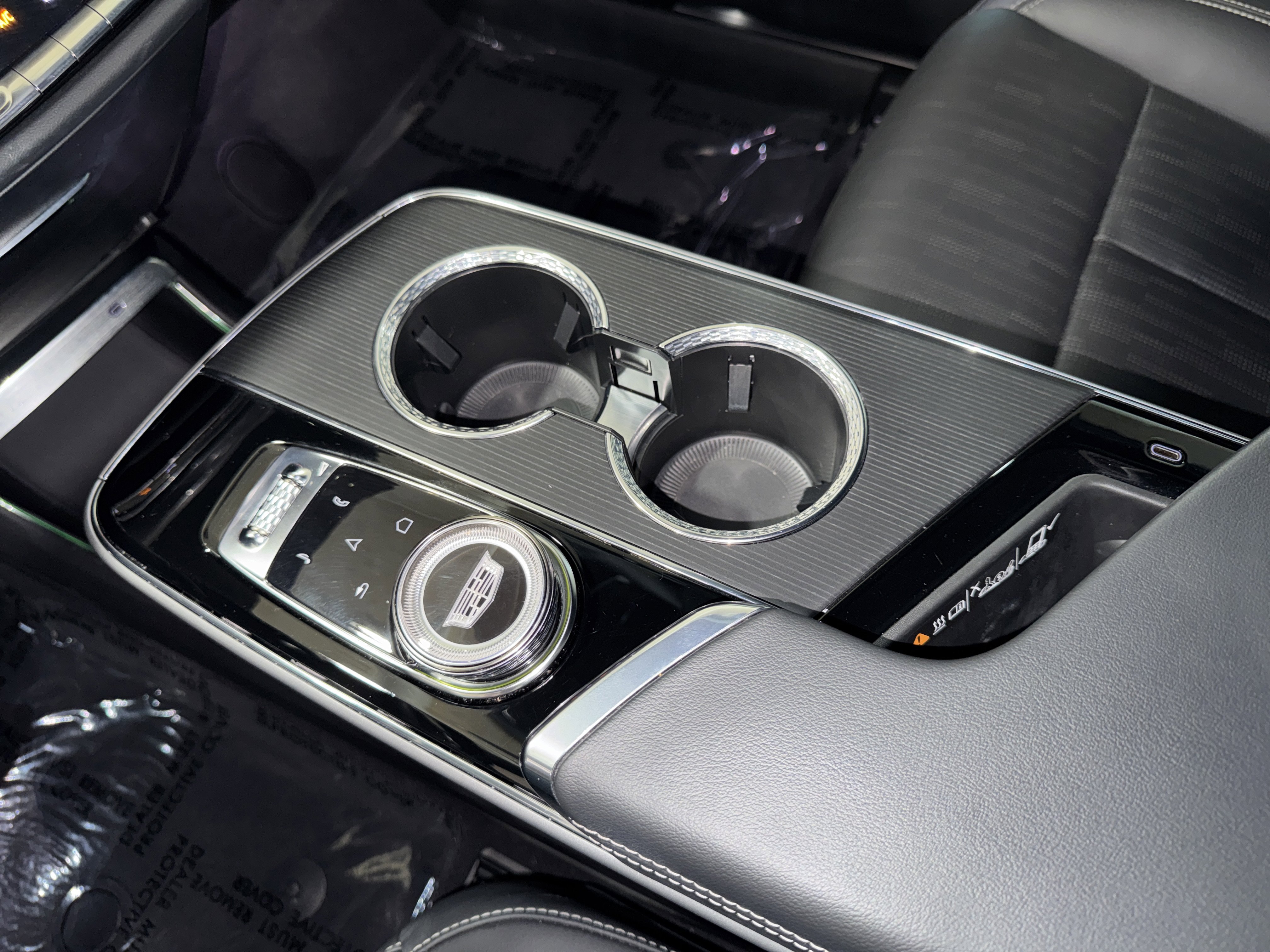 Used 2024 Cadillac Lyriq Sport image 32