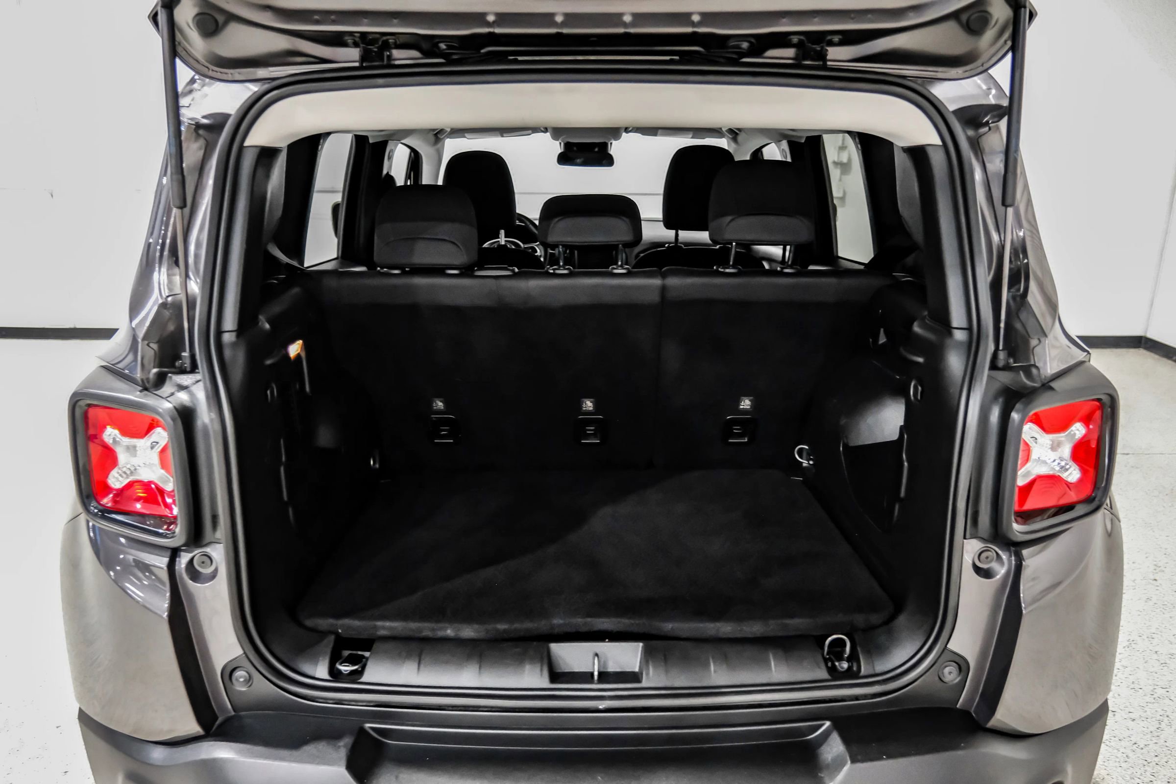 Used 2020 Jeep Renegade Latitude image 58