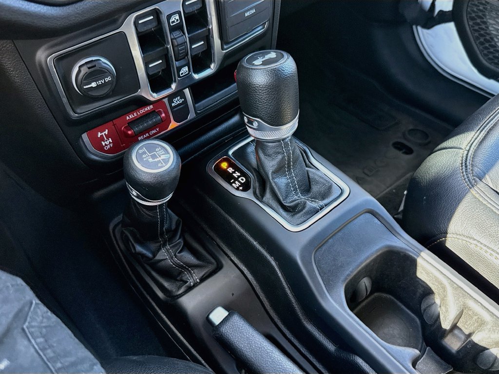 Used 2024 Jeep Wrangler Unlimited AWD/4WD image 18