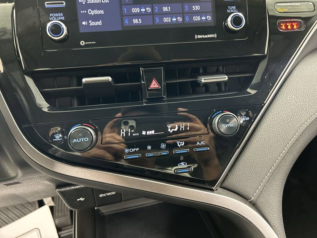 Used 2022 Toyota Camry SE AWD/4WD image 16