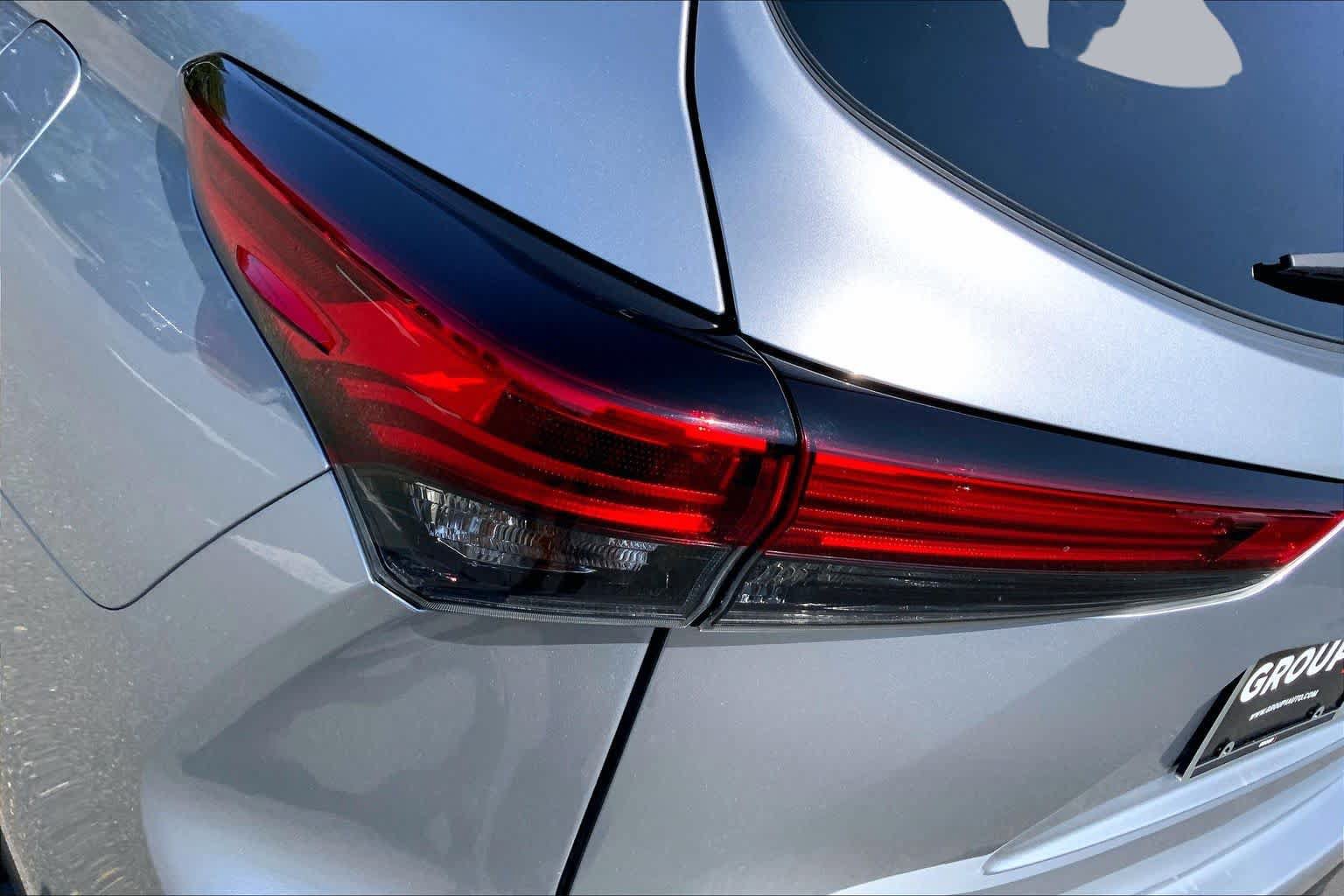 Used 2023 Toyota Highlander XLE AWD/4WD image 29