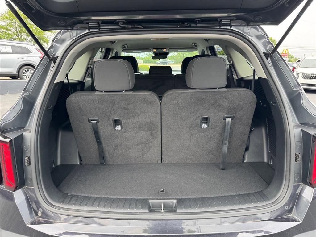 Certified 2025 Kia Sorento LX FWD image 10