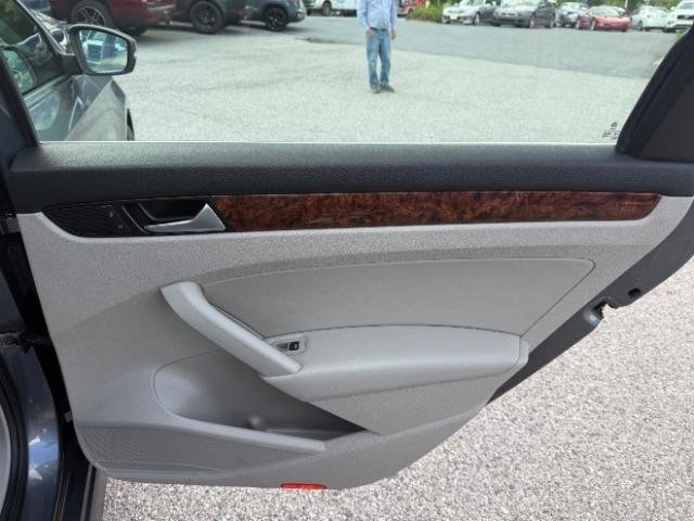 Used 2012 Volkswagen Passat TDI SEL Premium FWD image 31