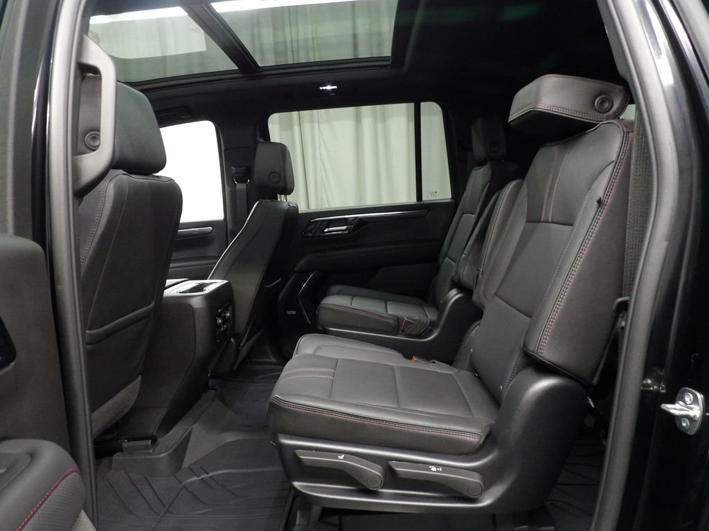 Used 2026 Chevrolet Suburban RST w/ Comfort Package AWD/4WD image 17
