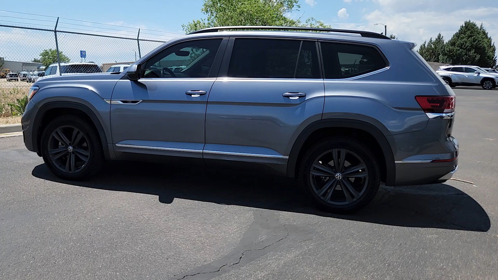 Used 2021 Volkswagen Atlas SE w/ Panoramic Sunroof Package AWD/4WD image 2