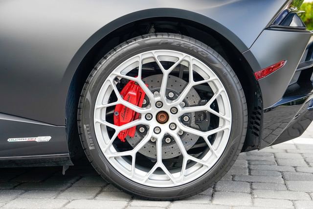 Used 2022 Lamborghini Huracan EVO image 17