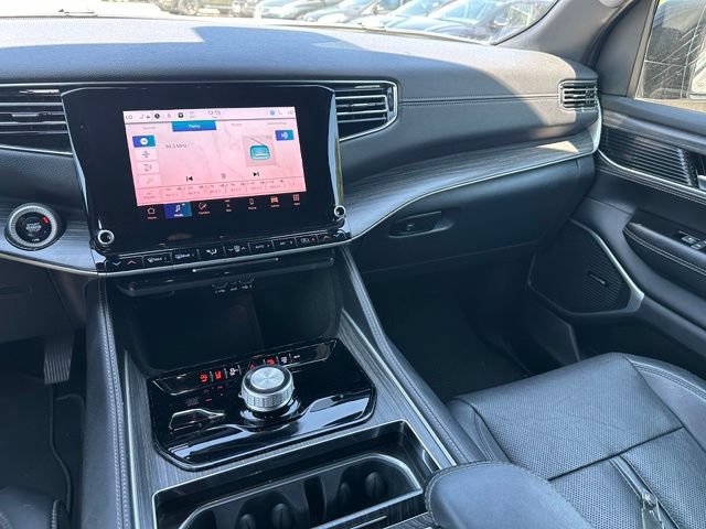 Used 2024 Jeep Wagoneer L Series II w/ Flexible Seating Group AWD/4WD image 17