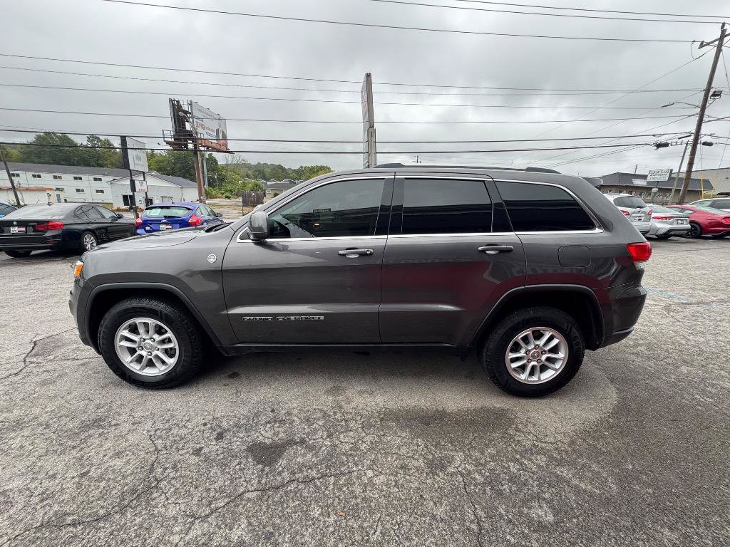 Used 2019 Jeep Grand Cherokee Laredo AWD/4WD image 3