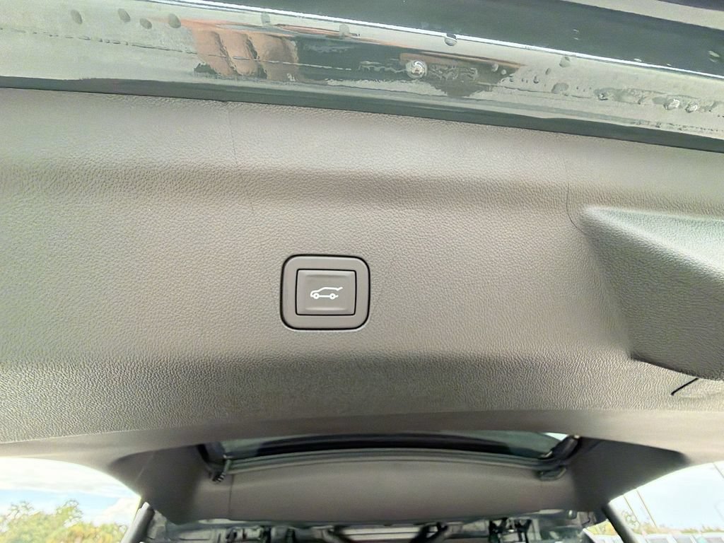 New 2026 GMC Yukon XL AT4 w/ AT4 Premium Plus Package AWD/4WD image 33