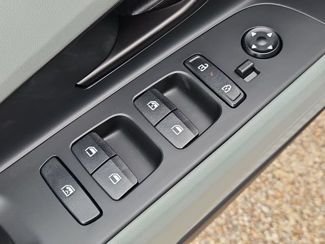 Used 2025 Hyundai Elantra Limited FWD image 25