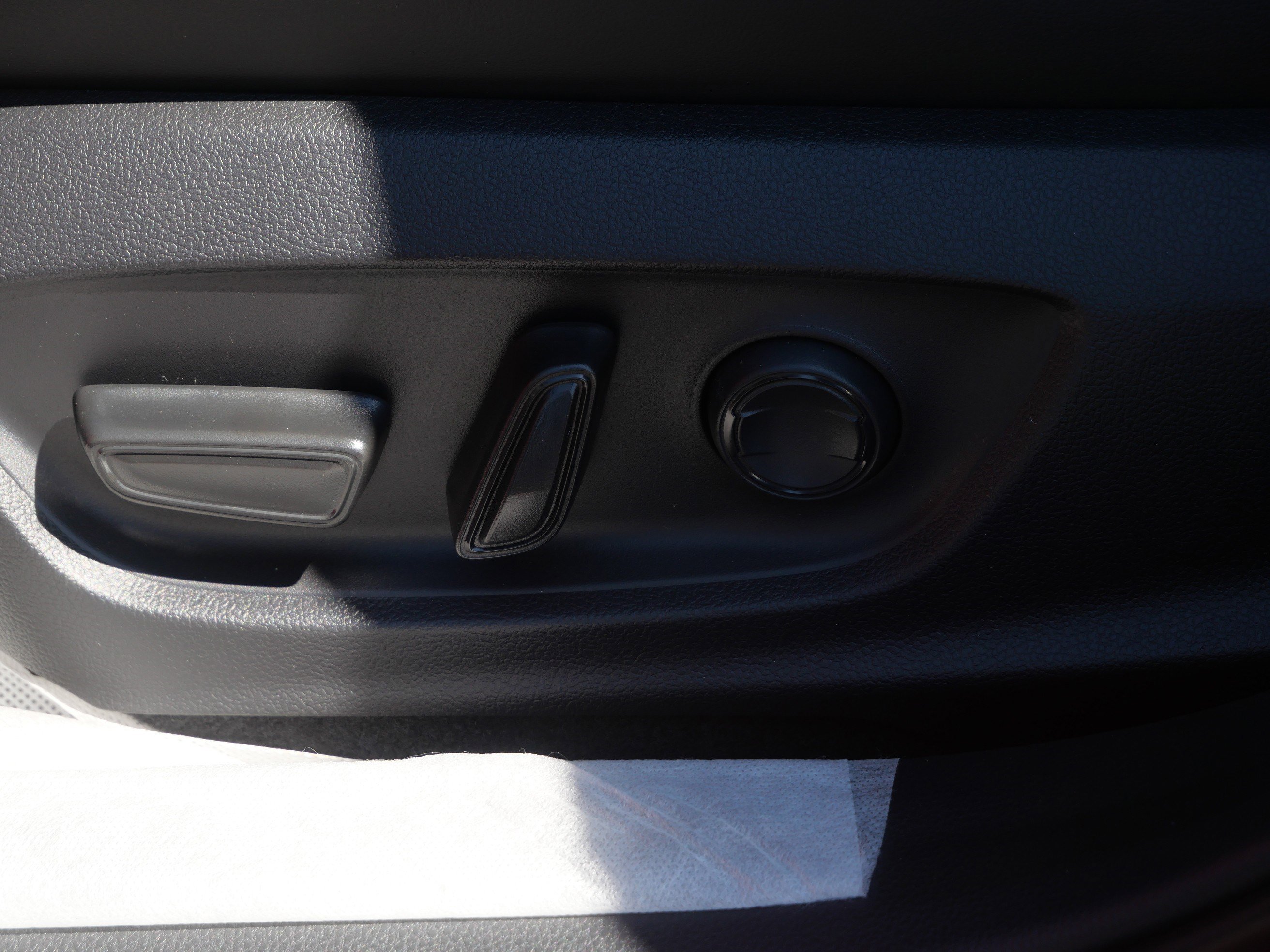 New 2026 Toyota Prius Plug-In Hybrid FWD image 7