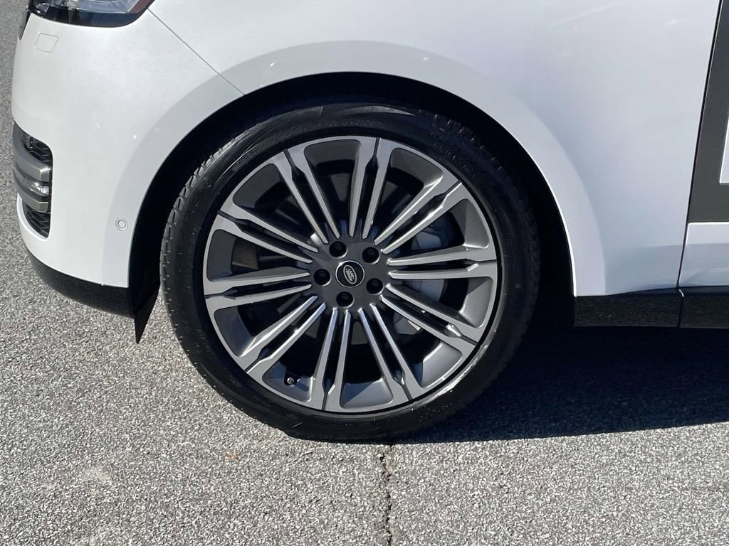 Used 2023 Land Rover Range Rover SE image 9