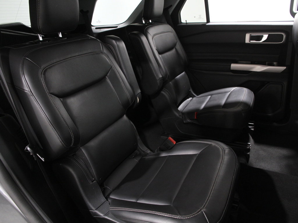 Certified 2022 Ford Explorer XLT w/ Equipment Group 202A image 19