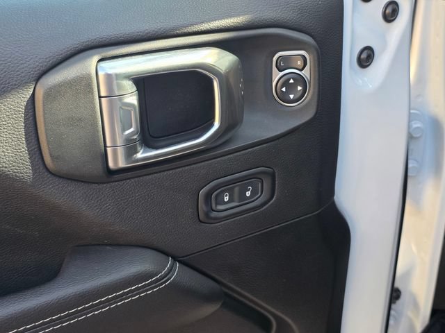 Used 2022 Jeep Wrangler Unlimited Sahara w/ Cold Weather Group AWD/4WD image 11