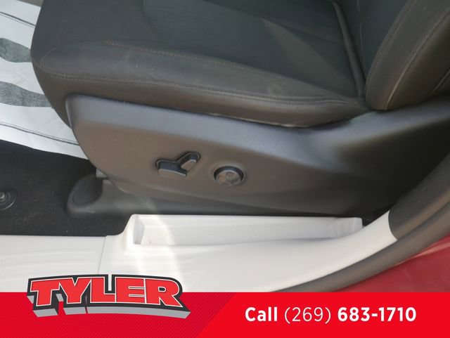 Used 2020 Chrysler Pacifica Touring w/ Cold Weather Group FWD image 22