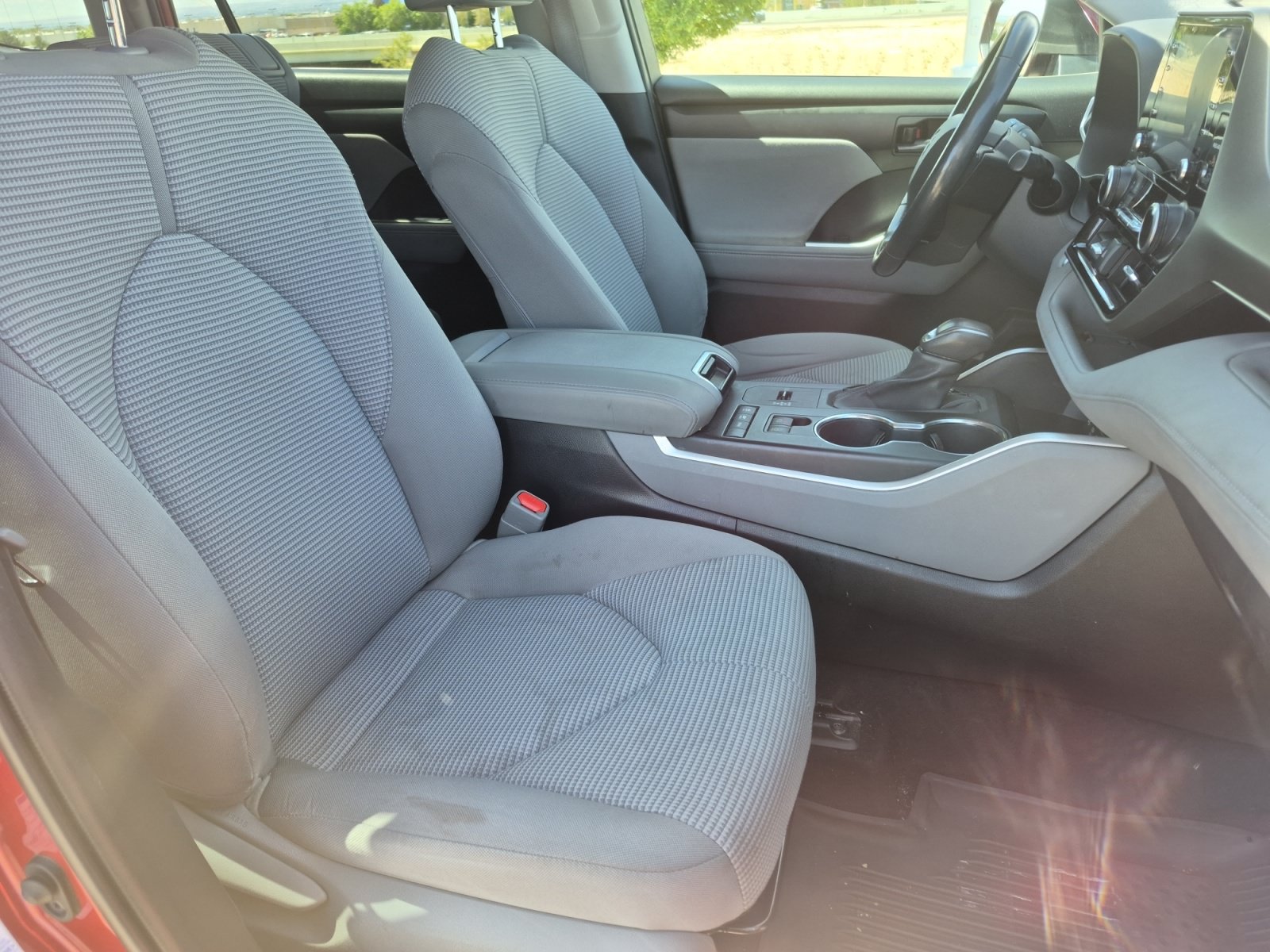Used 2021 Toyota Highlander LE AWD/4WD image 25